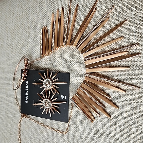 Babble Bar Necklace & Earrings - Picture 2 of 13